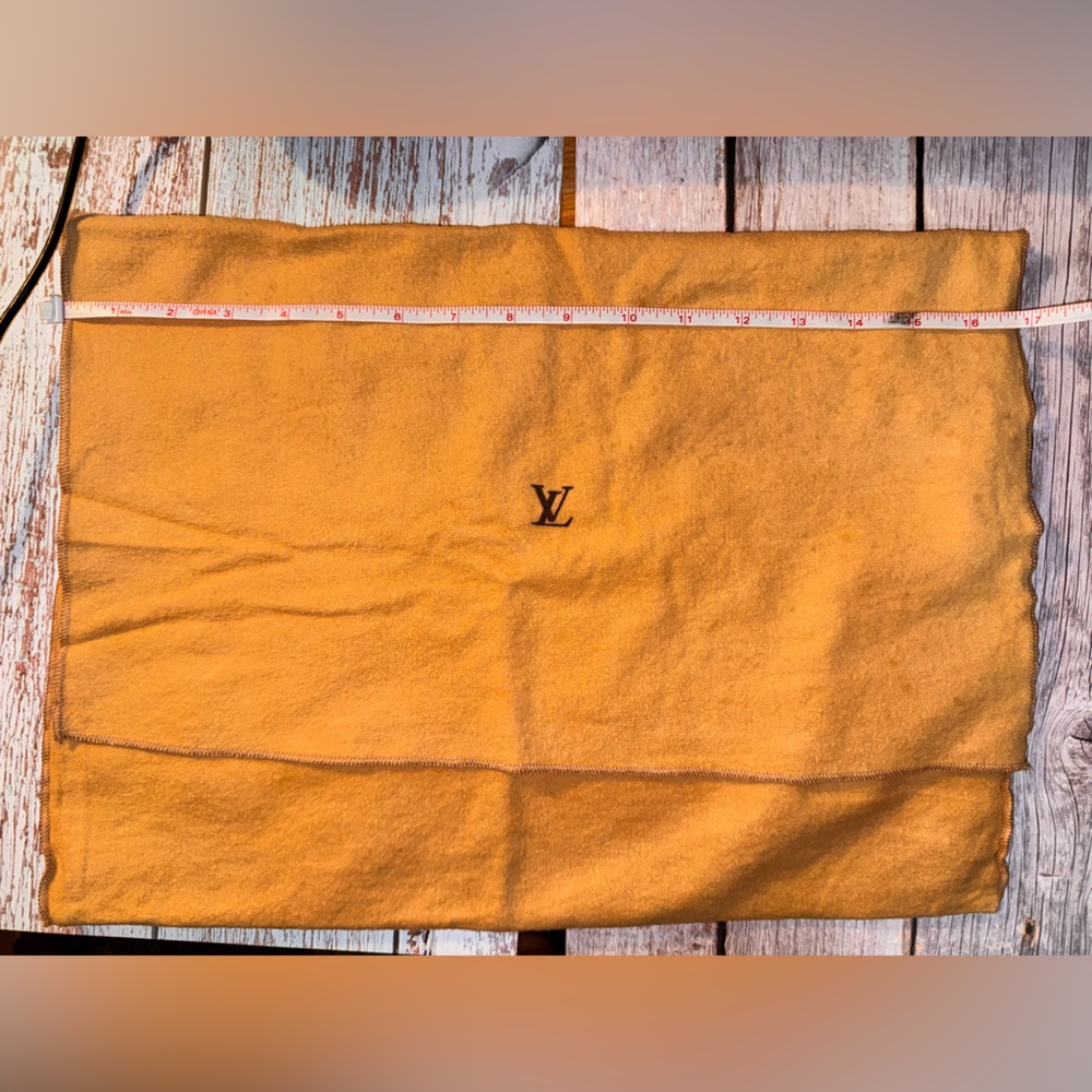 Louis Vuitton (authentic) dust-bag with Monogram 12.5” x 17” fits a large bag - Picture 2 of 11